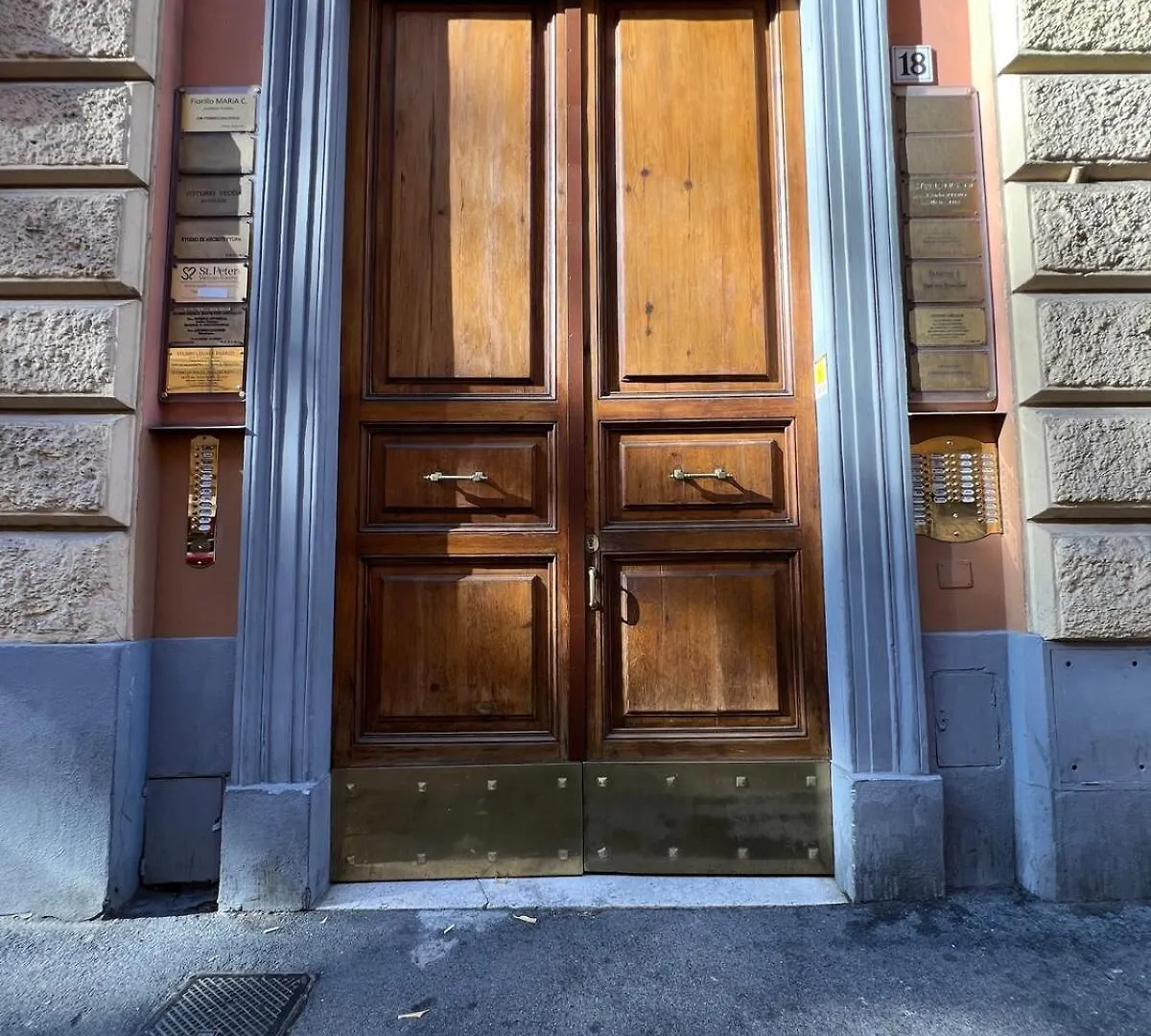 Emilia'S Home Rome Italy